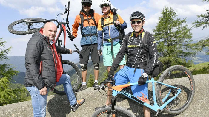 Hansjörg Pflauder, Adrian und Wolfgang Krainer (Sportschule) sowie Otmar Gruber, Bike-Verleih-Intersport (von links)