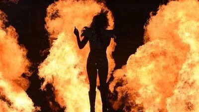 TOPSHOT-AMFOOT-NFL-SUPERBOWL-HALFTIME