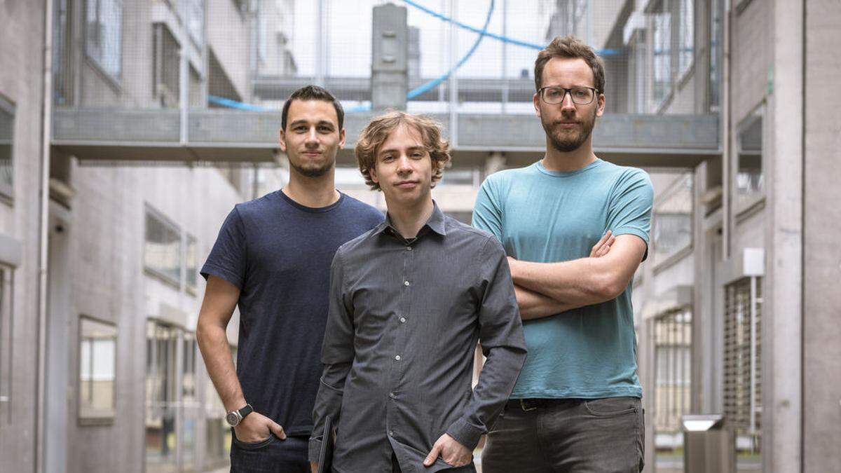Michael Schwarz, Daniel Gruss und Moritz Lipp fanden erneut zwei Mängel in Computerprozessoren