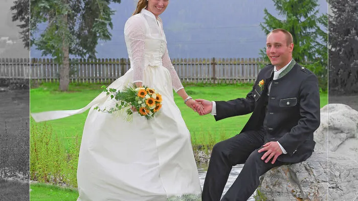 Am 15. August 2012, im Marktgeschehen von Maria Buch, lernten sich Gudrun und Patrick Peter Bacher kennen. Vor Kurzem wurde aus dem Paar ein Ehepaar. Geheiratet haben die Kinderbetreuerin und der VAE Zeltweg-Mitarbeiter in Obdach. Ihre gemeinsame Tochter hört auf den Namen Anna.