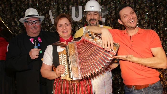 Die Lachmuskel werden mit Garantie strapaziert, viel Schmäh, lokale und internationale „Kost“, das wird bei den „Faschingsnächten der Stallhofener Stars“ im Gasthaus Kirchenwirt geboten. „Wir konnten auch heuer wieder große Stars und lokale Größen verpflichten“, freut sich Manfred Kollmann, Obmann des veranstaltenden Brauchtumsvereins Stallhofen.