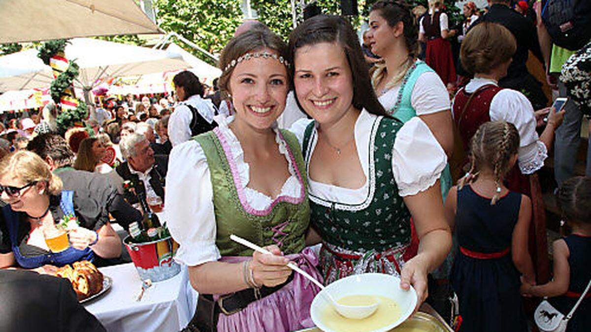 Die Kirchtagssuppe mit Fleisch (Bild) ist tief mit dem Villacher Kirchtag verwurzelt. Das Café Stern geht neue Wege und setzt heuer erstmals auf eine vegane Kirchtagssuppe 