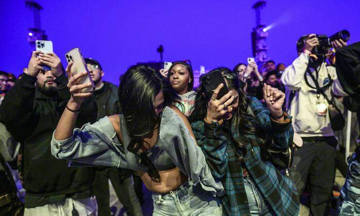 Junge Leute beim Musikfestival in Houston, Texas. Offenbar kurz darauf kam es zur Massenpanik