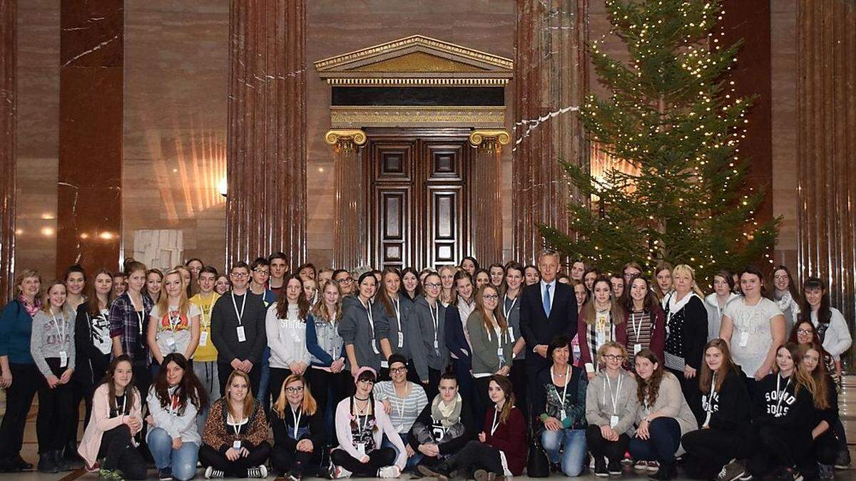 Die gesamte fachschule Naas besuchte das parlament in Wien