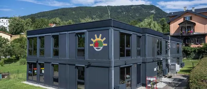 Seit 2024 wird in dieser Containerschule unterrichtet