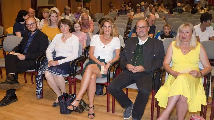 Das Sommerkonzert der Eisenbahner Stadtkapelle unter der Leitung von Kapellmeister Wilfried Klade sollte auf dem Knittelfelder Hauptplatz über die Bühne gehen. Leider musste es aufgrund der unsicheren Wetterlage in das Kulturhaus verlegt werden.