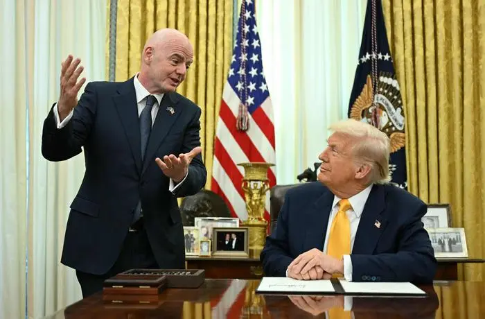 US President Donald Trump and FIFA president (Fédération Internationale de Football Association) Gianni Infantino talk in the Oval office of the White House after signing an executive order for a task force related to the FIFA World Cup, in Washington, DC, on March 7, 2025. (Photo by Jim WATSON / AFP)