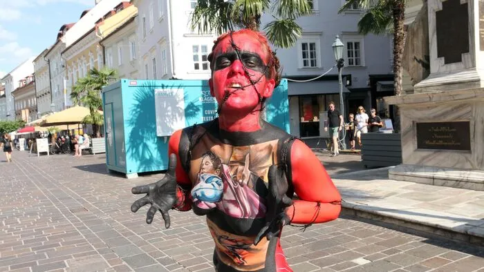Künstler aus der ganzen Welt verwandeln die Klagenfurter Innenstadt in eine Bühne.