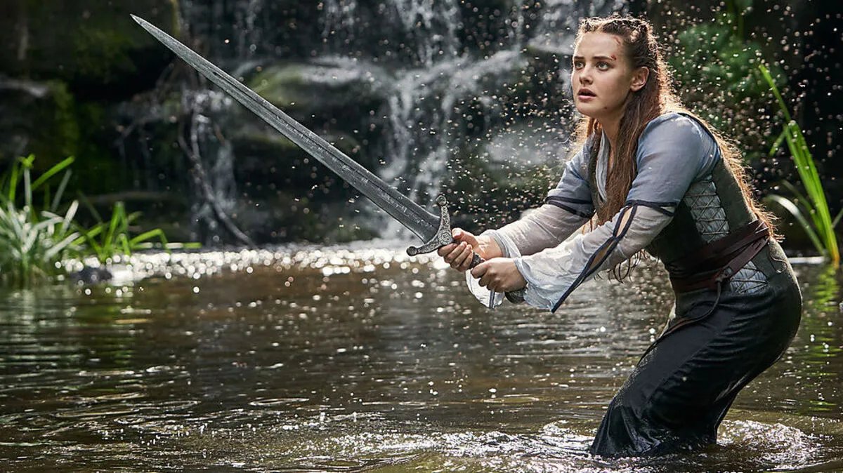 Katherine Langford in der Serie "Cursed"