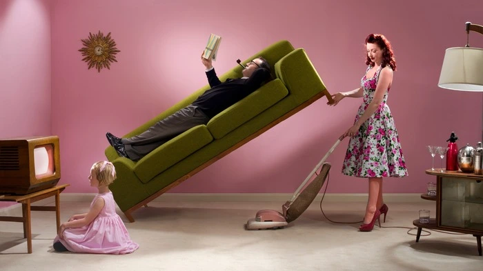Das bisschen Haushalt. Tradwives zelebrieren das Leben zu Hause, für Kinder und Mann. Millionen lieben es. 