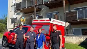 Elfriede Krainer mit den Einsatzkräften