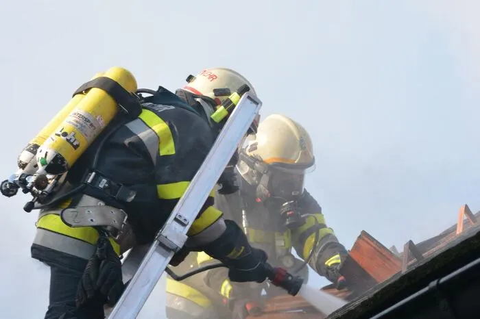 Das Feuer wurde nach etwa eineinhalb Stunden gelöscht.
