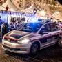 Polizeiauto auf einem Festgelände