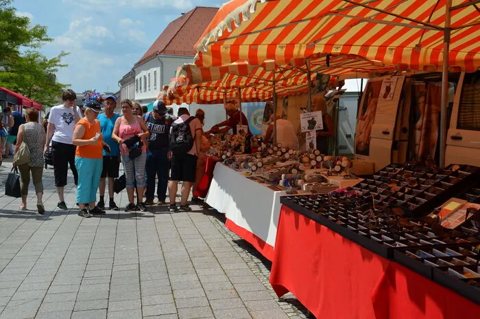 ... Schießstände, eine E-Bike-Teststation, sowie zahlreiche kulinarische Köstlichkeiten bieten Abwechslung für die Besucher.