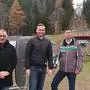 (v.r.) Arno Russ, Geschäftsführer der "Freizeitbetriebe", Bürgermeister Jochen Jance und Projektleiter Johann Dieter freuen sich, dass der erste Teil des Ausbaus des Skigebiets Veitsch-Brunnalm rechtzeitig zum Saisonstart am 11. Dezember fertig wird. 