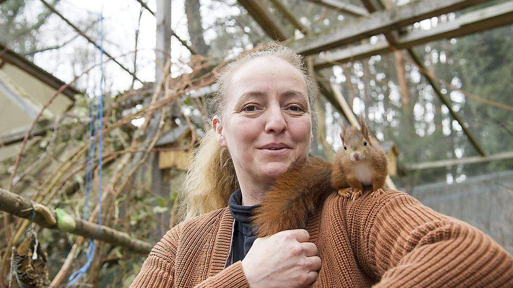 Monika Großmann vom Verein "Kleine Wildtiere in großer Not"