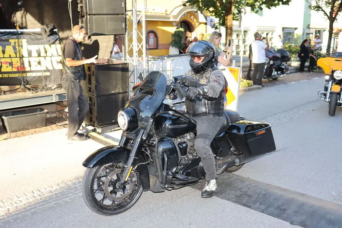 Klicken Sie sich durch die Fotos von der Harley-Davidson Charity-Tour in Köflach.