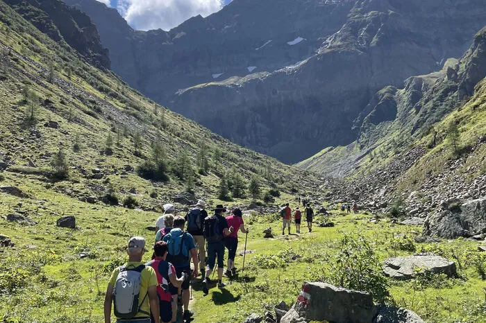 Gemeinsam wurde rund 15 Minuten zur Gollinghütte gewandert