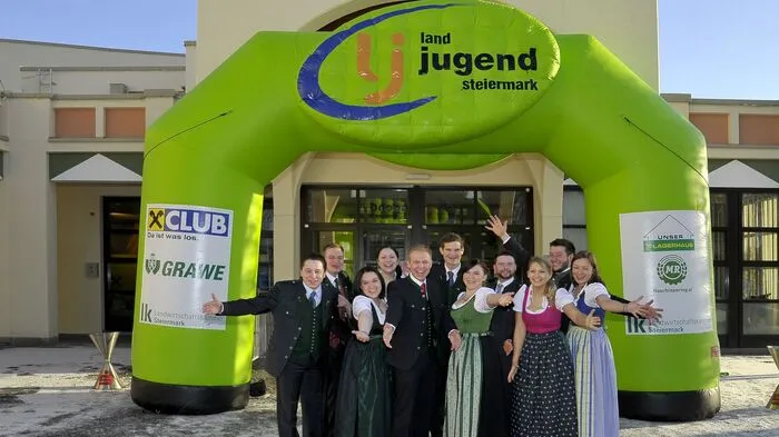 Jugendliche aus der ganzen Steiermark trafen sich Sonntag beim 66. Tag der Landjugend in Hartberg. Ausgelassene Stimmung herrschte beim Volkstanzen, außerdem wurde das beste Ortsgruppenprojekt - von der Ortsgruppe St. Oswald ob Eibiswald - mit dem Goldenen Panther prämiert.
