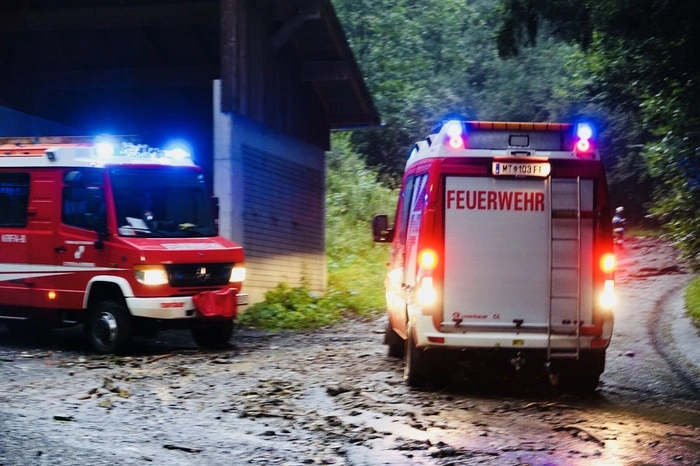 Im Möschitzgraben gingen Muren ab. Die Zufahrt in den Graben war für mehrere Stunden blockiert.
