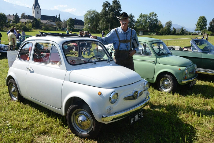 Der Villacher Peter Kuschnig mit seinen Puch 500 S und Puch 500 D