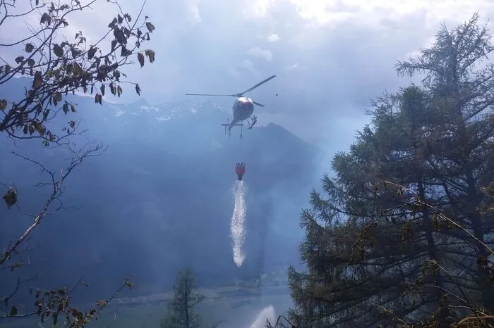 Der Hubschrauber des Innenministeriums war ebenfalls im Einsatz.