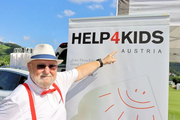 Bei dem Event gab es zahlreiche Attraktionen wie Putten mit Boxhandschuhen oder Hula-Hoop. Unter dem Motto "Rockabilly" kleideten sich viele Spieler mit ausgefallenen Kappen, Fliegen und Hosenträgern. "Den Teilnehmern hat es so gut gefallen, das viele schon für das nächste Jahr zugesagt haben", freut sich Helmuth Gruber.