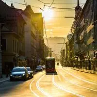 Frei nach Rainhard Fendrich war die Hitze der Stadt „im Sommer brutal”