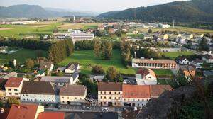 Blick vom Schlossberg in Richtung Gewerbezone Griffen