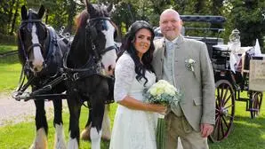 Wilma und Herwig Harler mit vierbeinigen Hochzeitsgästen