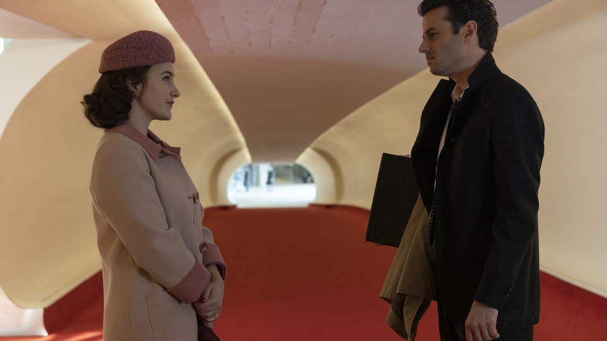 Rachel Brosnahan mit Luke Kirby in der finalen Staffel von &quot;The Marvelous Mrs. Maisel&quot;