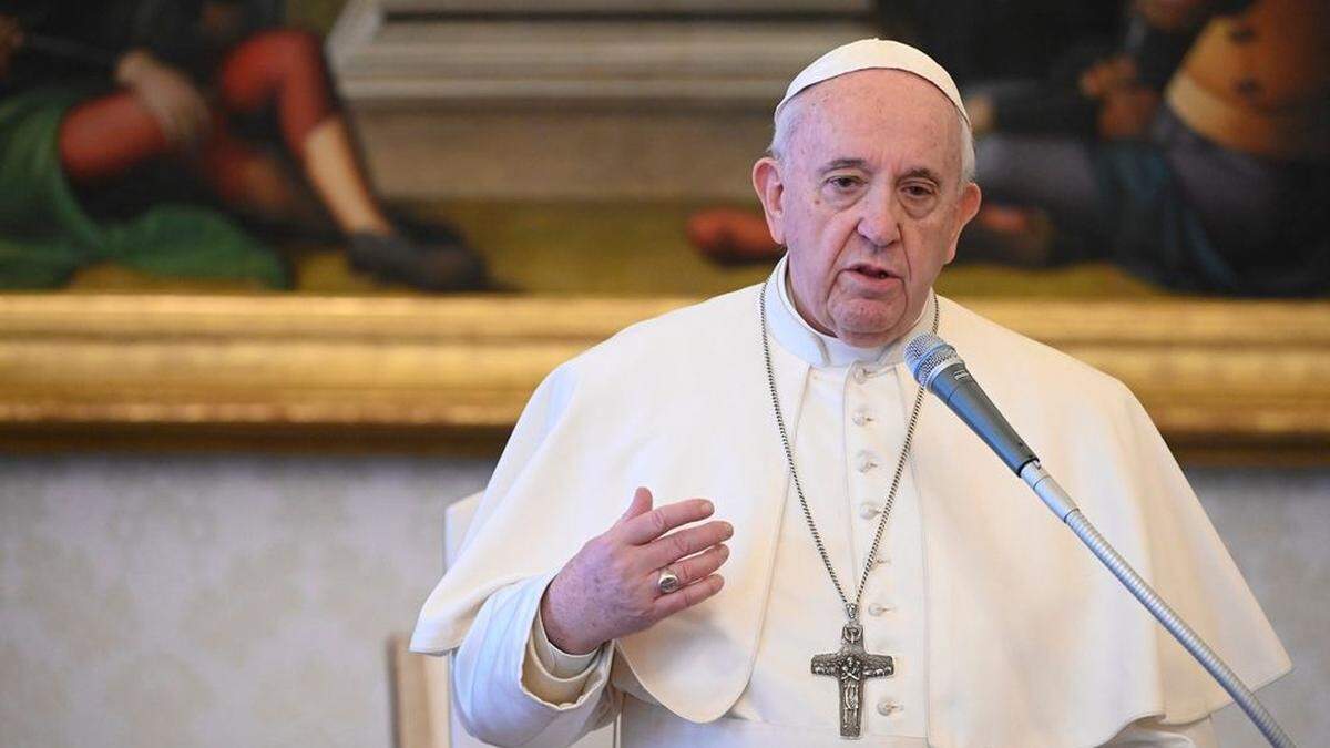 Papst Franziskus fordert universalen Grundlohn 