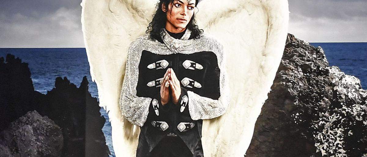 Michael Jackson in einer seiner Lieblingsposen: als Unschuldsengel. Fotografiert von David LaChapelle