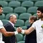 Novak Djokovic (links) und Carlos Alcaraz