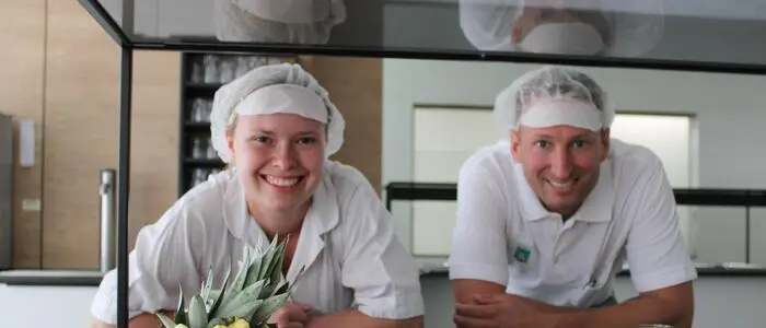 Hannah Klein und Küchenchef Martin Maierhofer