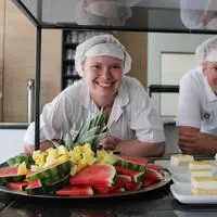 Hannah Klein und Küchenchef Martin Maierhofer