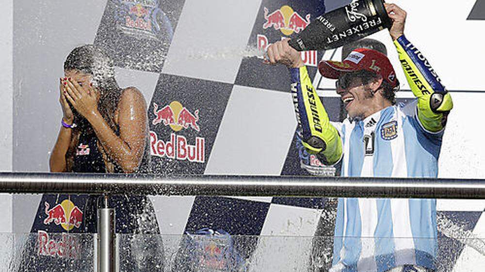 Valentino Rossi feiert seinen Sieg in Argentinien überschwänglich