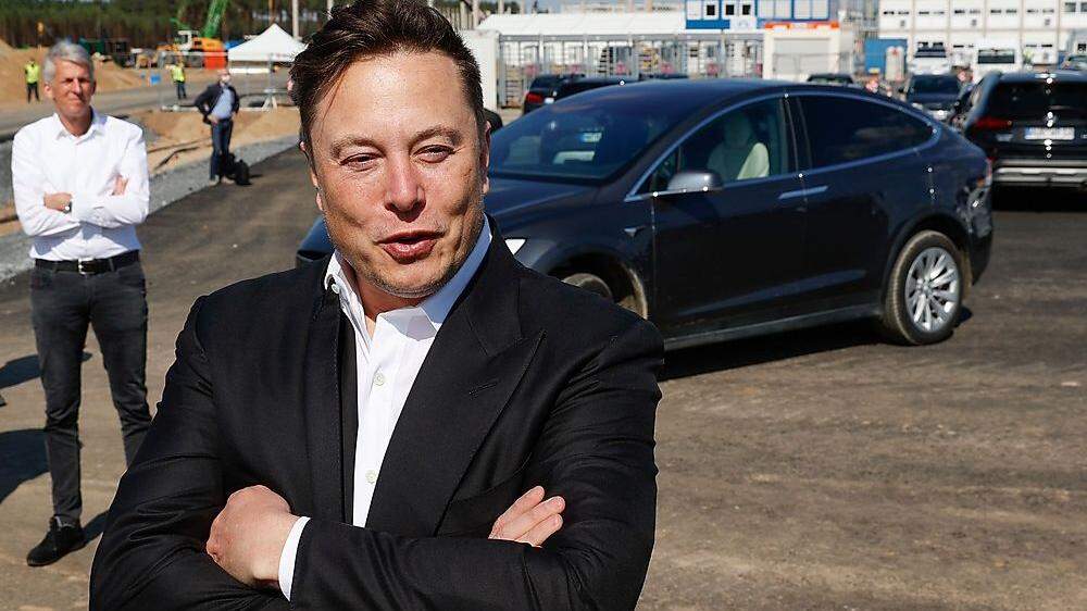 Elon Musk beim Besuch der Baustelle seiner Gigafatory in Berlin im September