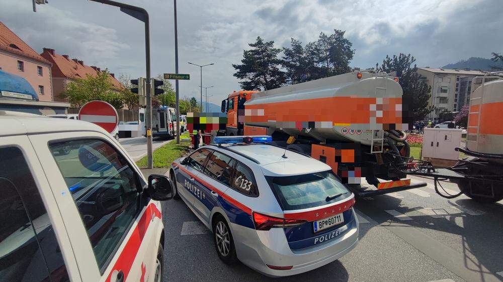 Großer Einsatz am Dienstag im Kreuzungsbereich der Kärntner Straße in Leoben-Lerchenfeld nach einem weiteren schweren Unfall