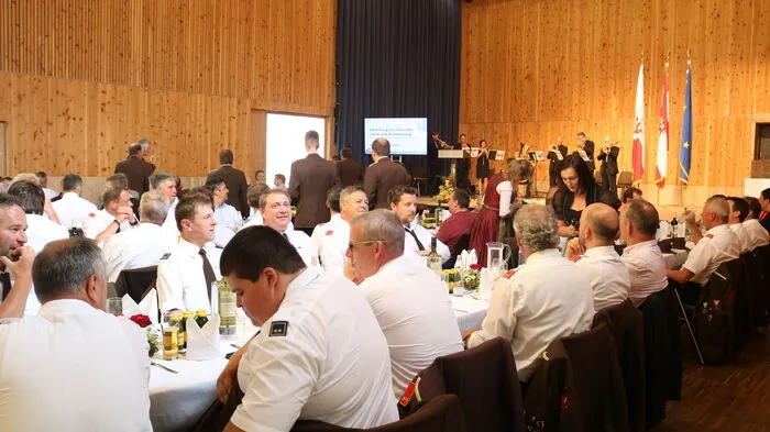 Landeshauptmann Günther Platter lud zur Dankesfeier für die Osttiroler Einsatzkräfte anlässlich der Unwetterkatastrophe im Oktober 2018. Höhepunkt war die feierliche Urkundenüberreichung an alle Einsatzorganisationen