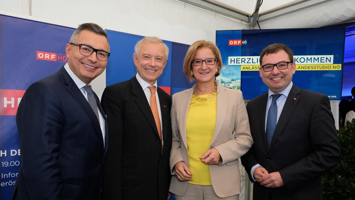 ORF Niederösterreich: Robert Ziegler (rechts) bei einer Gala im Landesstudio mit  Johanna Mikl-Leitner (Mitte), Radio-Programmchef Karl Trahbüchler (links) und EX-LD Norbert Gollinger (2. von links)