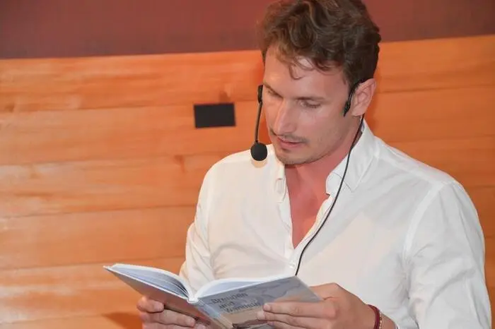 Das Aufarbeiten dieser schrecklichen Momente – unter anderem mit Weitwandern – ist in diesem Werk beschrieben. Neben Herbert Fritz lasen seine Söhne Ferdinand und Rainer Passagen aus dem Buch.