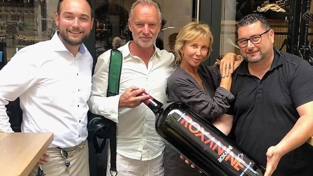 "El Pescador"-Restaurantleiter David Sobietzki mit Sting und Trudie Styler, Weinhändler Alexander Andreadis