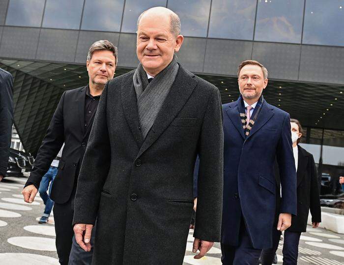 Die Einigung auf das Sondervermögen für die deutsche Bundeswehr ist auf breite Zustimmung bei den Ampel-Parteien und der Union gestoßen.