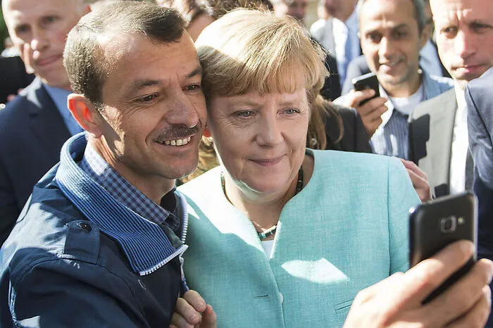 "Wir schaffen das!", sagte Merkel am 31. August 2015 hinsichtlich der Flüchtlingskrise, die zu dieser Zeit in Europa herrschte. Ein Ausspruch, der zweifelsohne polarisierte.