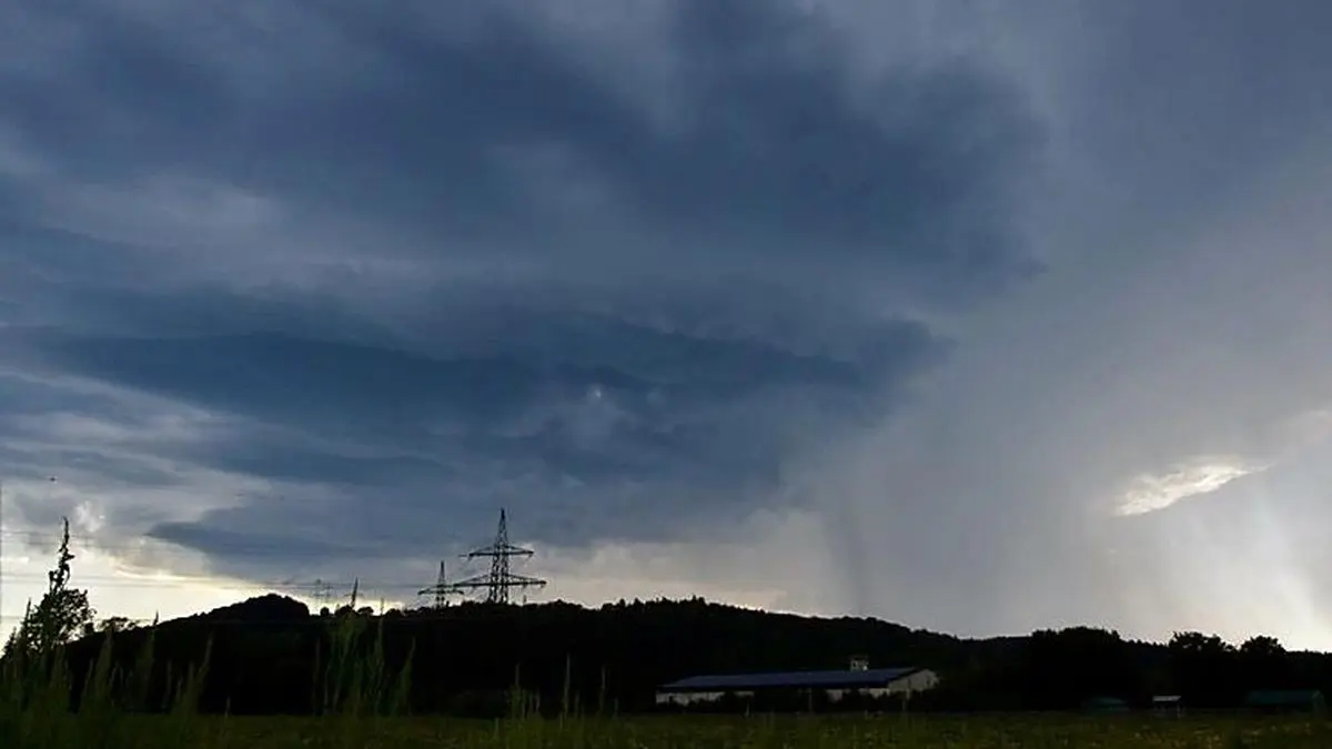 Hannes Janisch knipste am Dienstag dieses Bild von einer Gewitterzelle bei Gleisdorf
