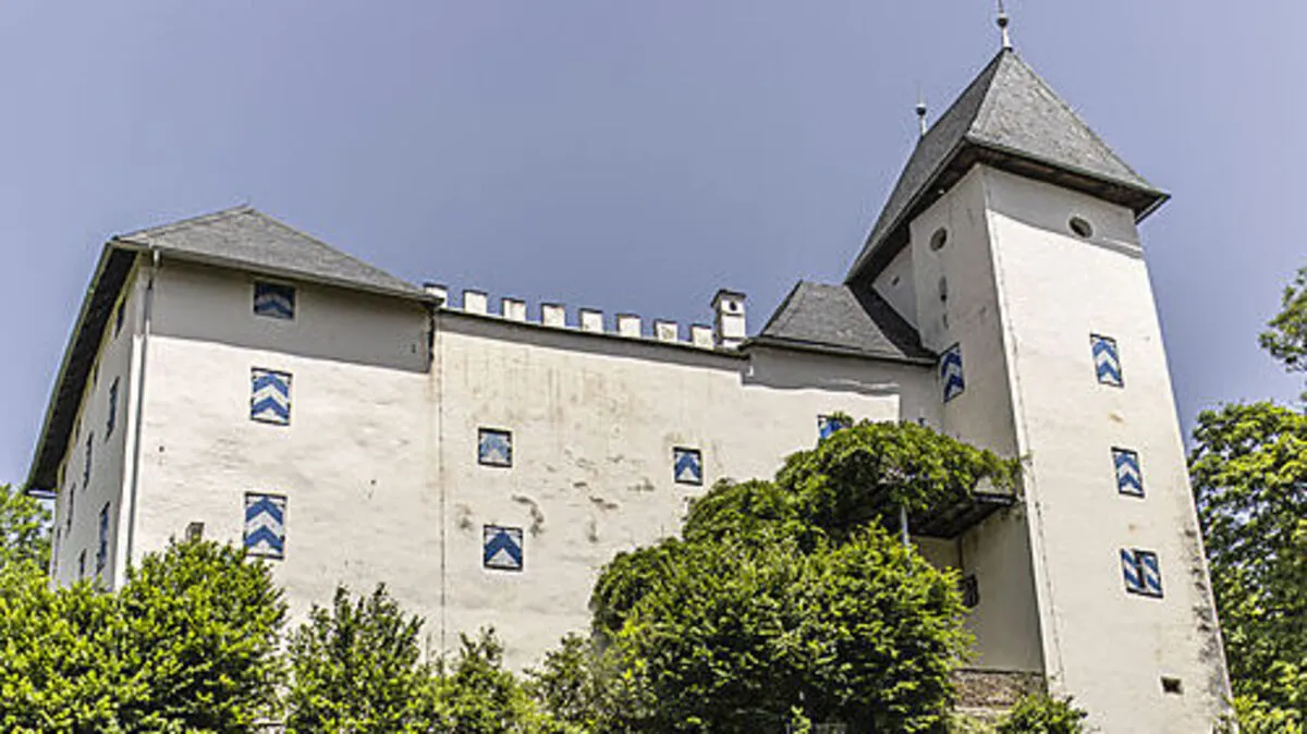 Das "märchenhafte Schloss mit viel Luxus" sucht einen neuen Besitzer