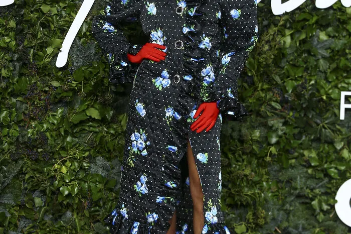 Auch das französische Model Cindy Bruna kam zu den Fashion Awards nach London.