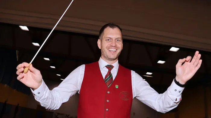 Die Musiker präsentierten unter Kapellmeister Peter Lidl ein buntes Programm zum Jahreswechsel und begeisterten die vielen Besucher in der Mehrzweckhalle Ligist. Im Rahmen des Neujahrskonzertes wurden auch langjährige Mitglieder, absolvierte Leistungsabzeichen und Unterstützer offiziell geehrt.
