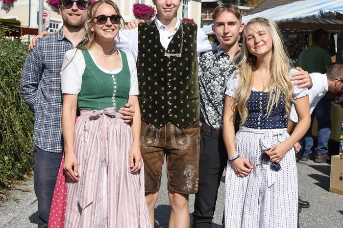 Musikalisch umrahmt wurde vom Männergesangsverein Afritz unter Hannes Pesentheiner, nach der Kirche unterhielt die Afritzer Kinder-Volkstanzgruppe, ein Stanzerl gab es zudem von Anton Scherer und Lukas Tauchhammer.